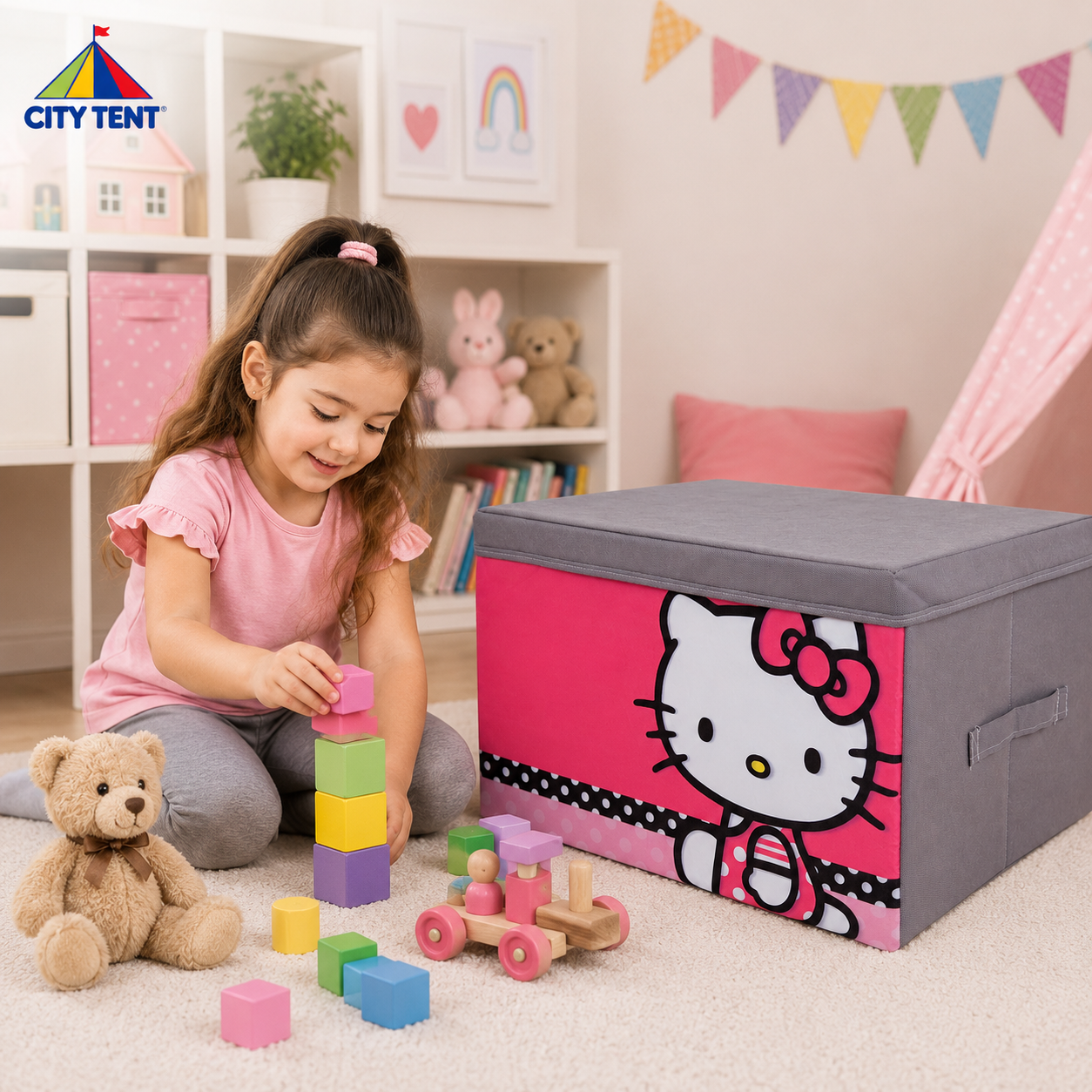 کودک در حال جمع کردن اسباب بازی داخل سبد پارچه ای CityTent